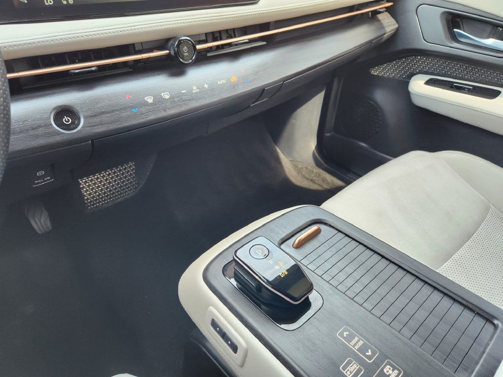 Certified 2024 Nissan Ariya AWD image 16