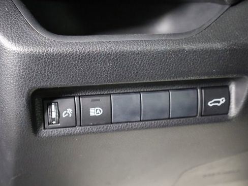 Used 2019 Toyota RAV4 XLE FWD image 21