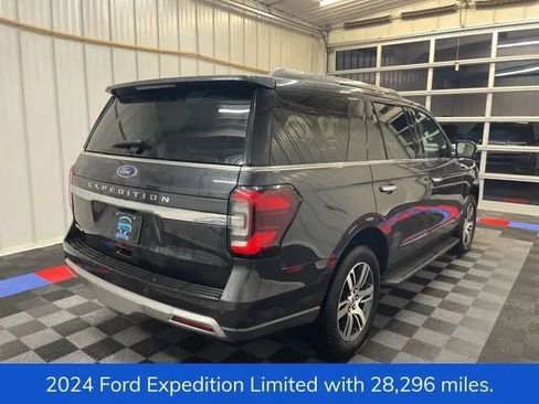 Used 2024 Ford Expedition Limited image 3