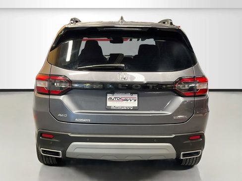 Used 2025 Honda Pilot Touring image 6
