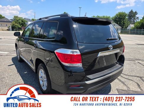 Used 2012 Toyota Highlander FWD w/ Cold Weather Pkg image 3