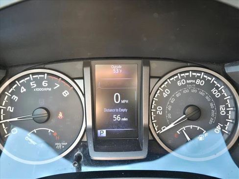 Used 2017 Toyota Tacoma TRD Sport image 3