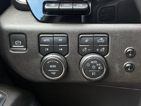 Used 2024 Chevrolet Silverado 2500 LTZ w/ LTZ Premium Package AWD/4WD image 25