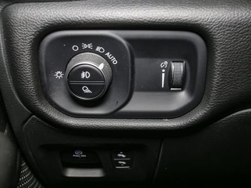 Used 2023 RAM 1500 Big Horn AWD/4WD image 34