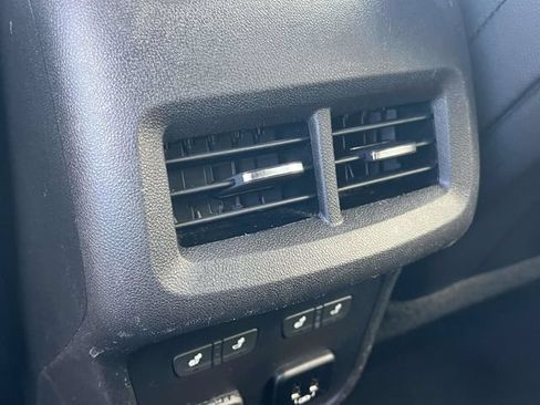Used 2018 Chevrolet Equinox Premier FWD image 19