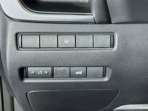 Certified 2021 Nissan Rogue SV w/ Premium Package FWD image 10