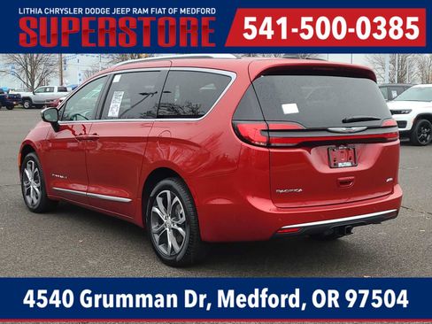 New 2026 Chrysler Pacifica Pinnacle w/ Trailer Tow Group AWD/4WD image 12