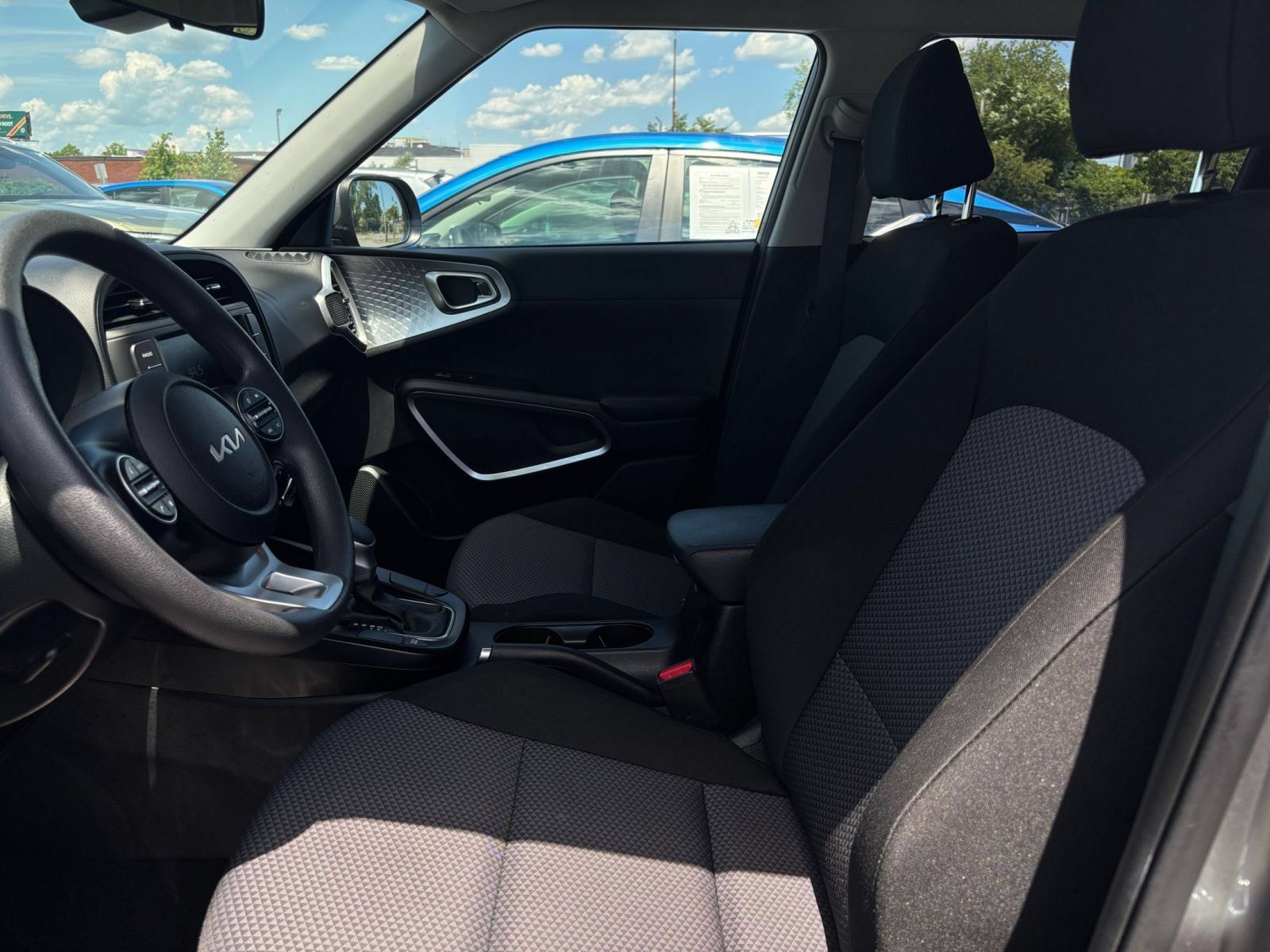 Used 2025 Kia Soul LX w/ LX Technology Package FWD image 21