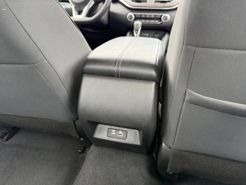 Used 2025 Nissan Altima 2.5 SV FWD image 23