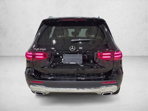 Used 2026 Mercedes-Benz GLB 250 image 7
