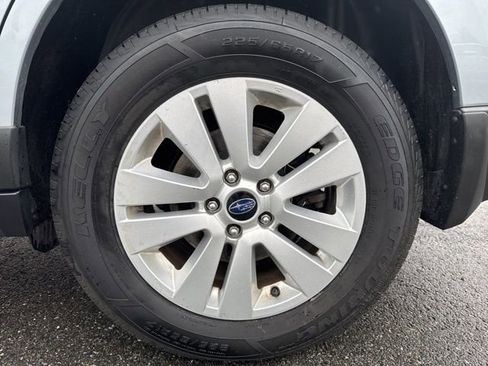 Used 2017 Subaru Outback 2.5i Premium image 7