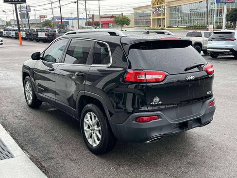 Used 2017 Jeep Cherokee Latitude w/ Comfort/Convenience Group AWD/4WD image 5