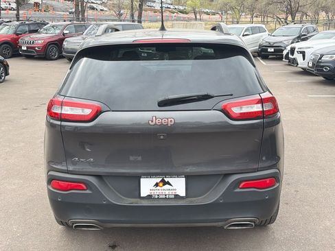 Used 2017 Jeep Cherokee Latitude AWD/4WD image 4