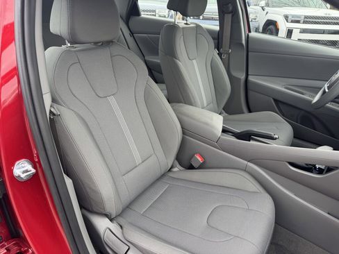 Used 2025 Hyundai Elantra SE image 21
