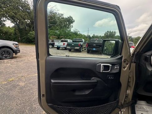Used 2020 Jeep Gladiator Sport w/ Quick Order Package 24S AWD/4WD image 9