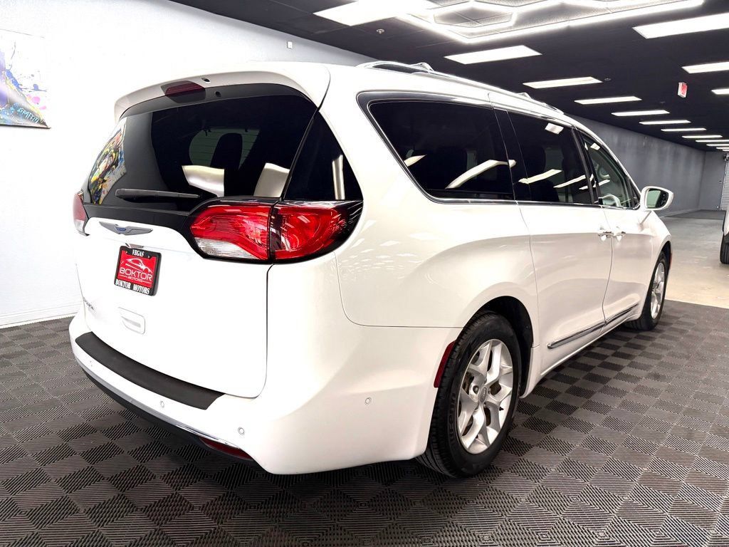 Used 2018 Chrysler Pacifica Touring-L Plus w/ Advanced Safetytec Group FWD image 14