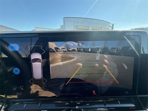 Used 2024 Volkswagen Atlas SE image 17