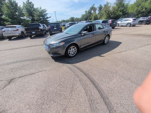 Used 2016 Ford Fusion SE FWD image 8