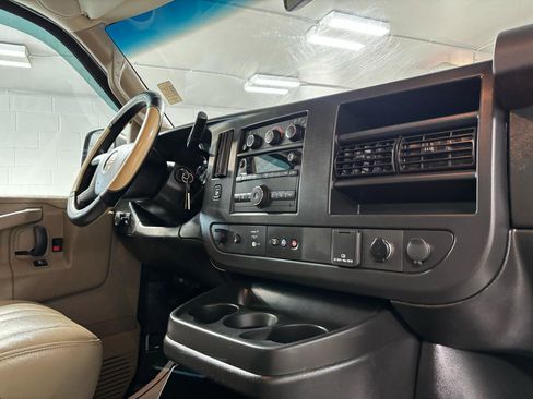 Used 2020 GMC Savana 2500 RWD 2500 w/ Driver Convenience Package image 16