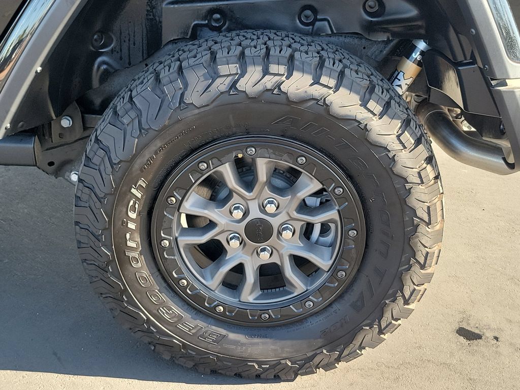 Used 2022 Jeep Wrangler Unlimited Rubicon w/ Dual Top Group AWD/4WD image 31