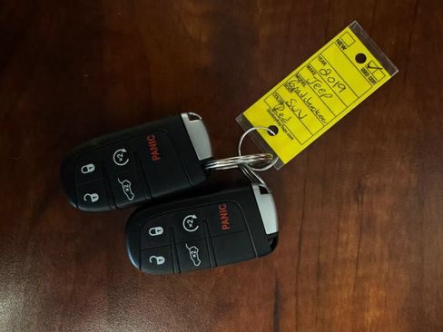 Used 2019 Jeep Grand Cherokee Limited AWD/4WD image 39