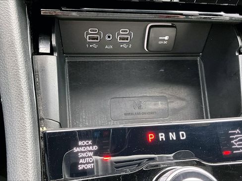 Used 2024 Jeep Grand Cherokee L Overland w/ Luxury Tech Group IV image 16