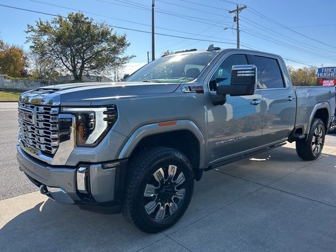 Used 2024 GMC Sierra 2500 Denali w/ Technology Package image 5