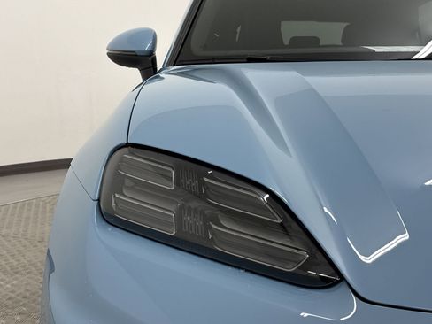 Used 2025 Porsche Macan Electric image 11