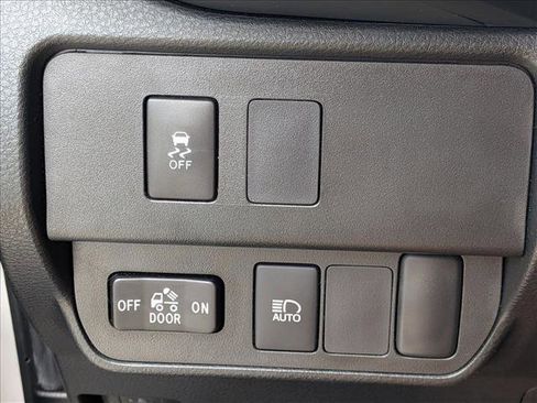 Used 2022 Toyota Tacoma SR w/ SR Convenience Package RWD image 17