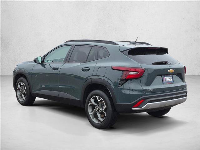 Used 2025 Chevrolet Trax LT FWD image 8
