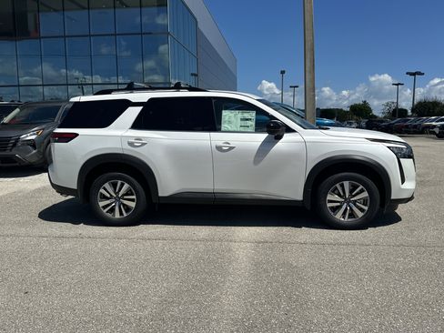 New 2026 Nissan Pathfinder SL FWD image 6