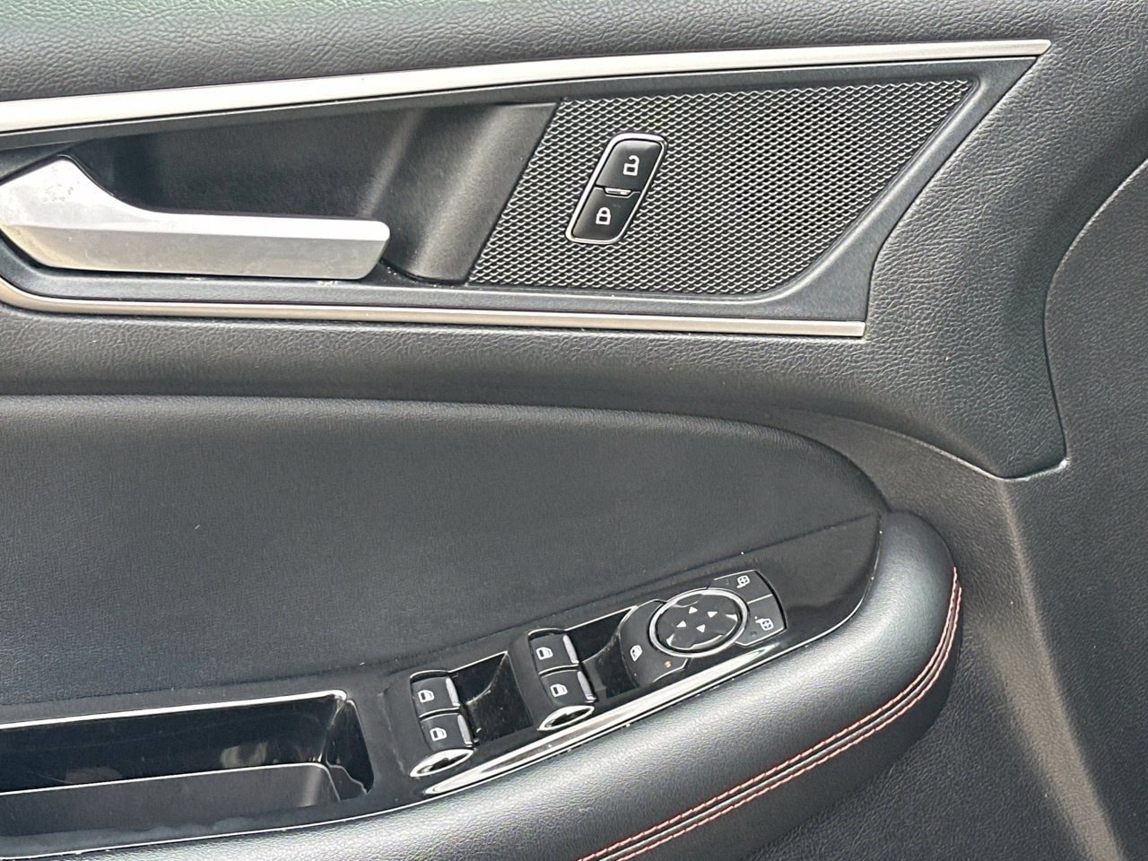 Used 2020 Ford Edge ST-Line FWD image 11