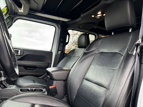 Used 2022 Jeep Wrangler Unlimited Sahara image 13