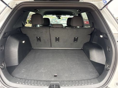 Used 2026 Chevrolet Equinox LT AWD/4WD image 9