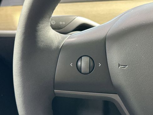 Used 2023 Tesla Model Y Long Range image 19