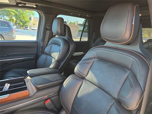 New 2026 Lincoln Navigator Black Label AWD/4WD image 16