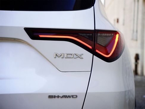 Used 2023 Acura MDX A-Spec image 11