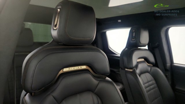 Used 2026 Rivian R1T Premium Tri AWD/4WD image 35