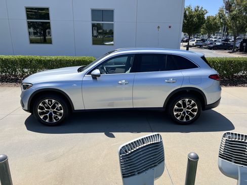 Used 2025 Mercedes-Benz GLC 350e 4MATIC image 6