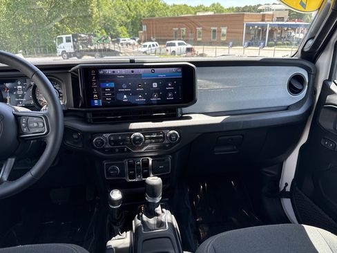 Used 2024 Jeep Wrangler Unlimited Sport AWD/4WD image 29