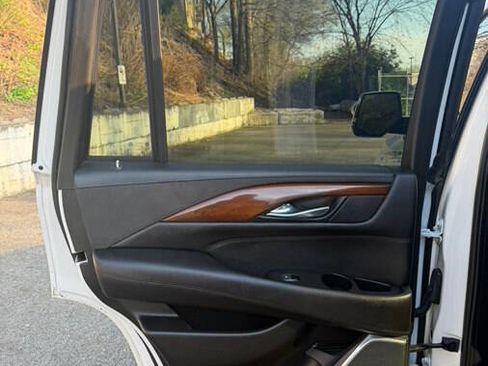 Used 2018 Cadillac Escalade Luxury image 29