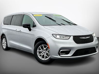 Used 2024 Chrysler Pacifica Touring-L
