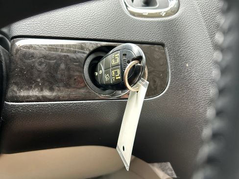 Used 2013 Dodge Grand Caravan SXT w/ UConnect Hands-Free Group FWD image 19