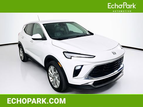 Used 2024 Buick Encore GX Preferred FWD image 1