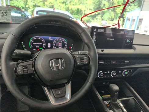 Used 2025 Honda Accord Touring image 12