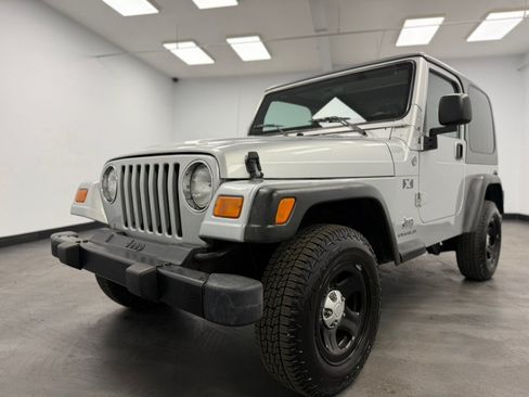Used 2005 Jeep Wrangler X AWD/4WD image 2