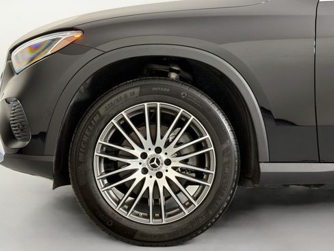 Certified 2026 Mercedes-Benz GLC 300 image 11