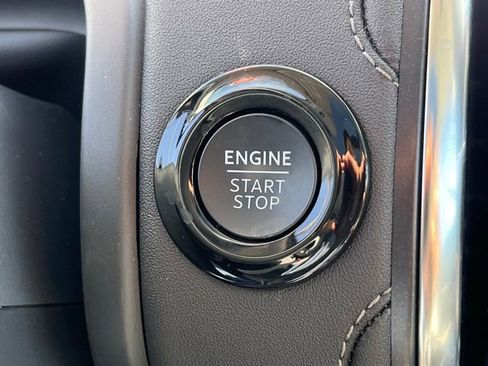 Used 2025 Ford Expedition Platinum AWD/4WD image 27
