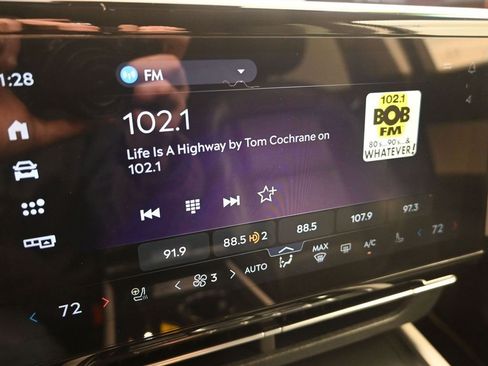 Used 2024 Lincoln Nautilus Reserve image 17