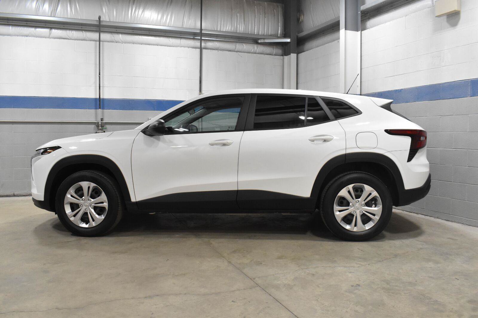 Used 2024 Chevrolet Trax LS FWD image 21